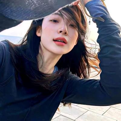 乐坛天后又出大瓜：深夜密会神秘女子，评论区沦陷，72小时