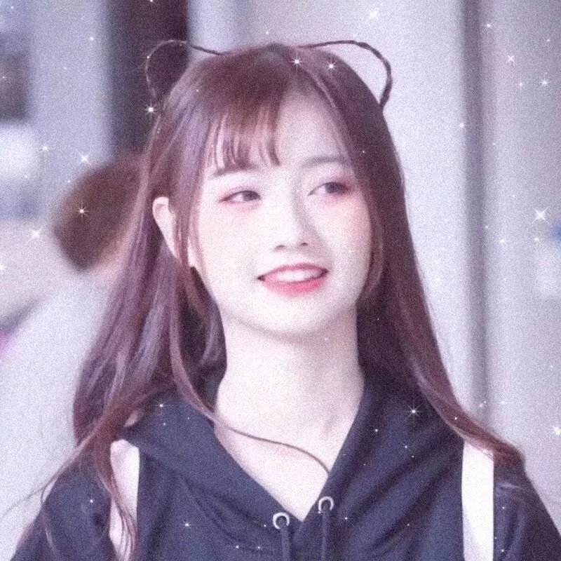 当红小花被曝与前任深夜同框，整整一周街头画面流出